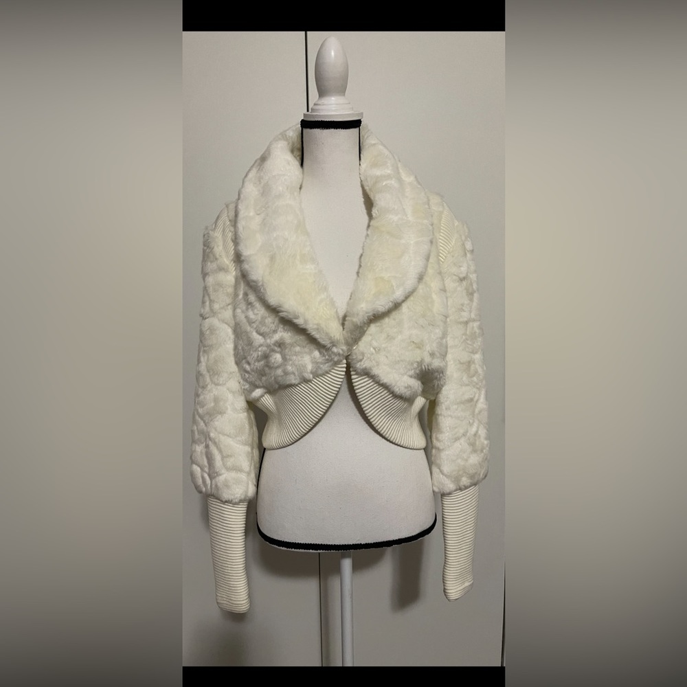 BEBE COZY FUR W/OTTOMAN SLEEVE JACKET
